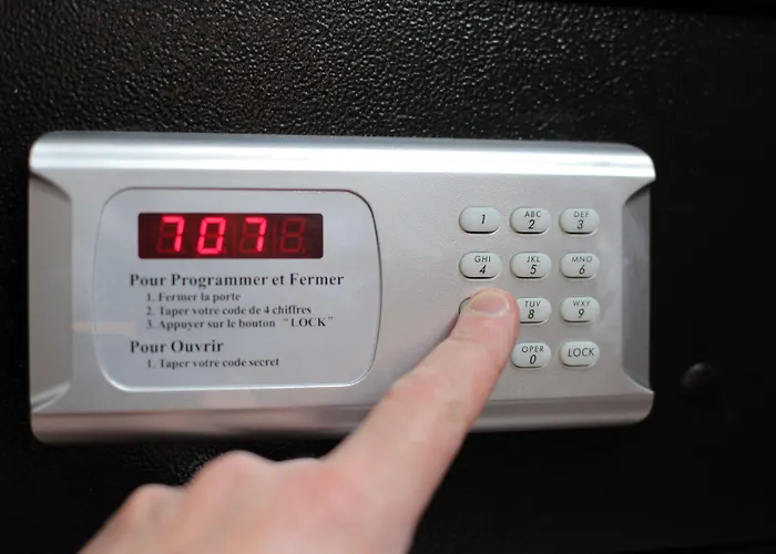 Hotel Grand Du Loiret 3*